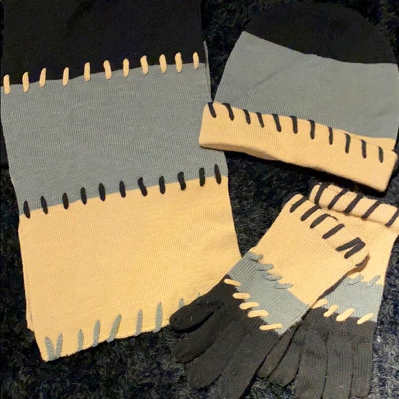 Hat, scarf & gloves set - Picture 1 of 5